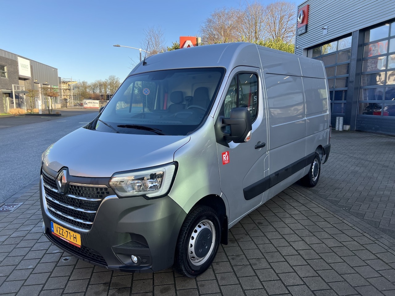 Renault Master - RED L2H2 150 pk/ NAVIGATIE / TREKHAAK / AIRBAG / CAMERA / BANK/ BETIMMERING / - AutoWereld.nl