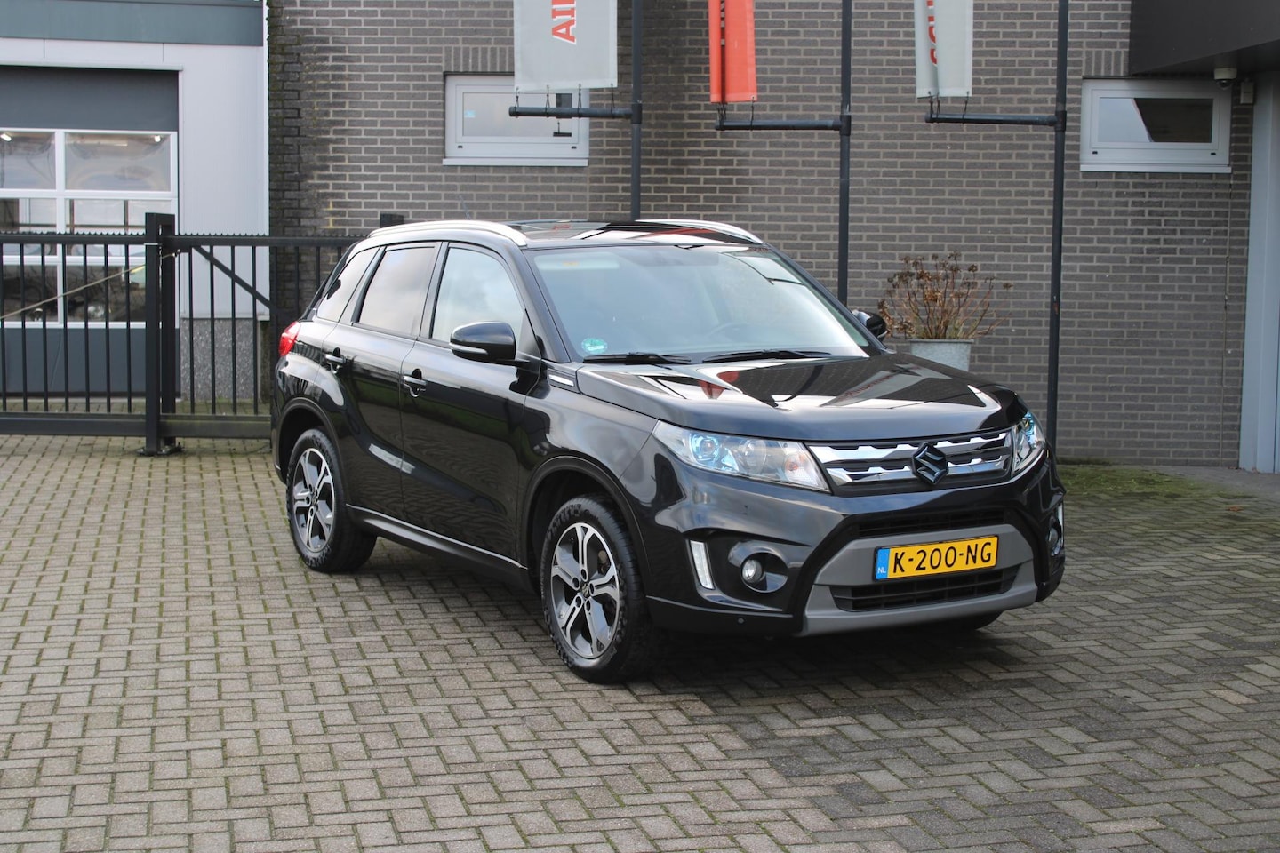 Suzuki Vitara - 1.6 High Executive Pano/Trekhaak/Navi/Camera - AutoWereld.nl