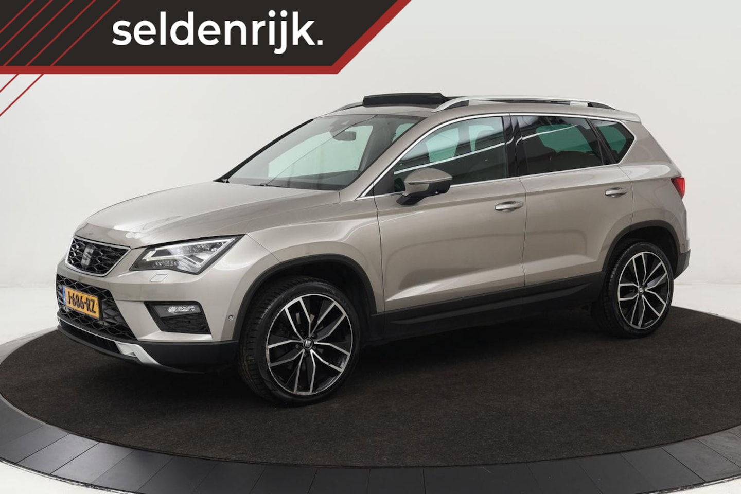 Seat Ateca - 1.4 TSI Xcellence | Panoramadak | Trekhaak | Stoelverwarming | Adaptive cruise | Camera | - AutoWereld.nl