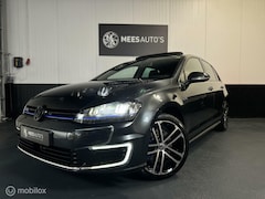 Volkswagen Golf - 1.4 TSI GTE|Pano|18 inch|Camera|PDC|Navi|