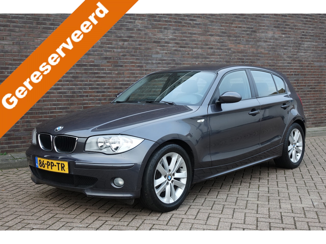 BMW 1-serie - 120i Automaat, navigatie, airco, 5 deurs, prachtige auto 79.000 Km - AutoWereld.nl