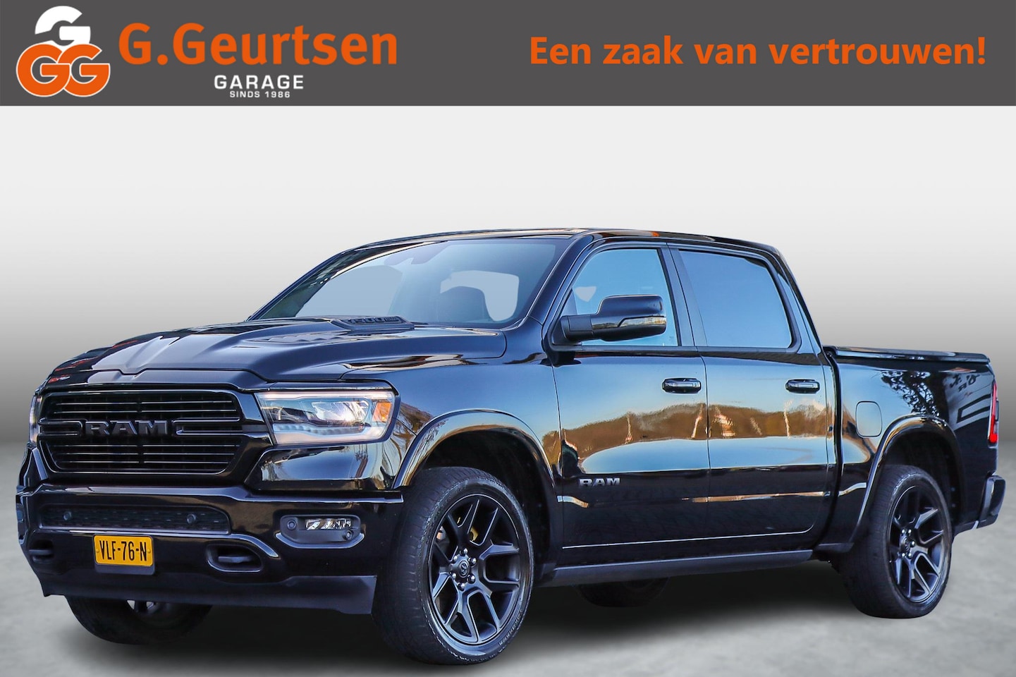 Dodge Ram 1500 - 5.7 V8 4x4 Crew Cab Laramie 5.7 V8 4x4 Crew Cab Laramie, Luchtvering, Panoramadak, Volleder, Black Pack, Camera, H&k, - AutoWereld.nl