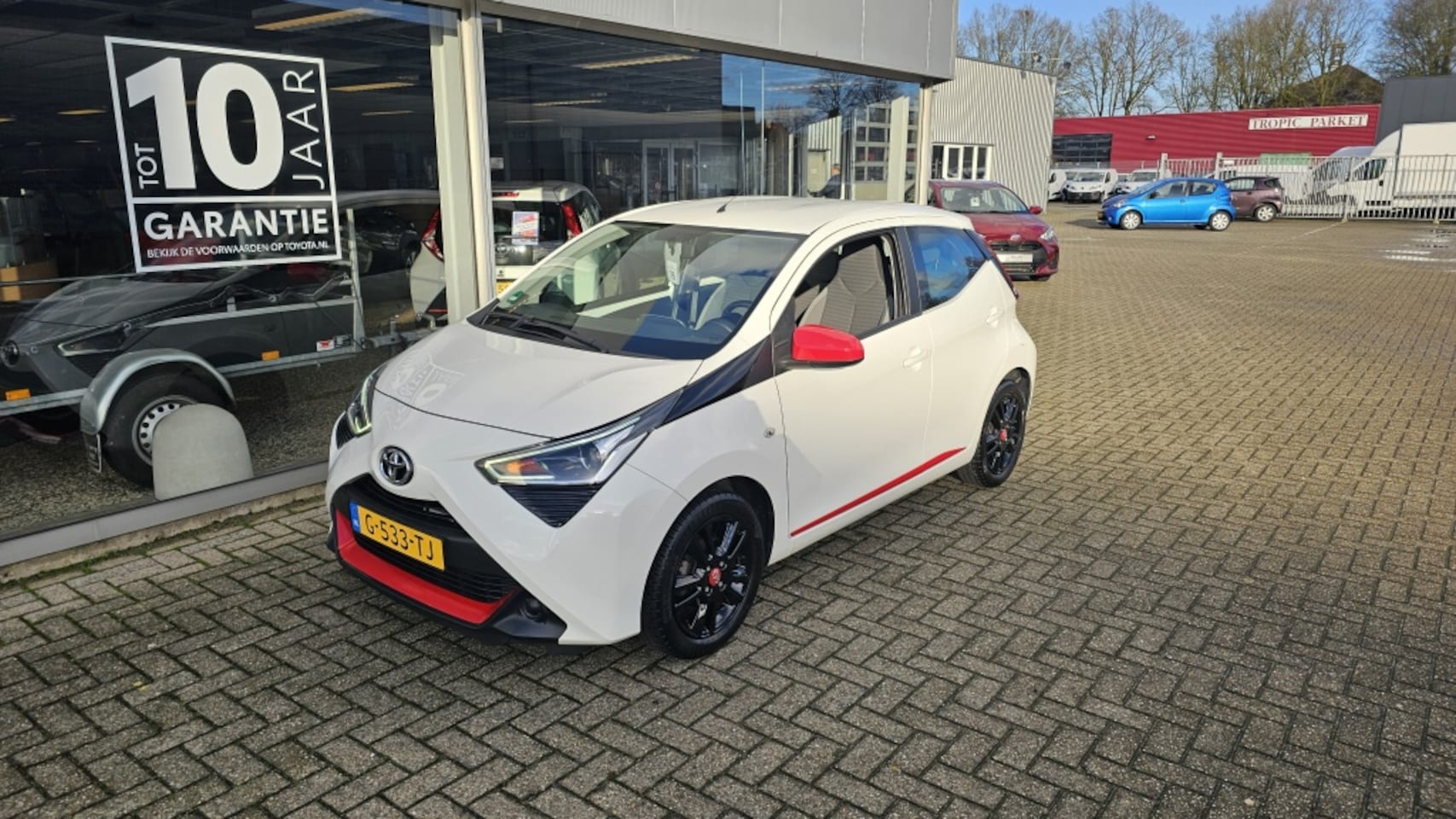 Toyota Aygo - 1.0 x-play NLauto | dealeronderhouden - AutoWereld.nl