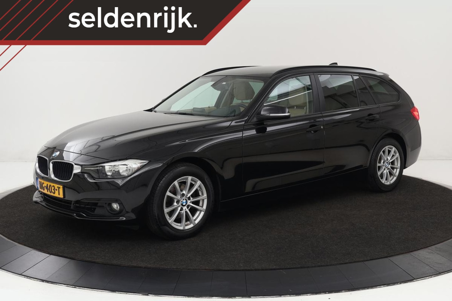 BMW 3-serie Touring - 320i Essential | Leder | Trekhaak | Stoelverwarming | Navigatie | Keyless | Climate contro - AutoWereld.nl