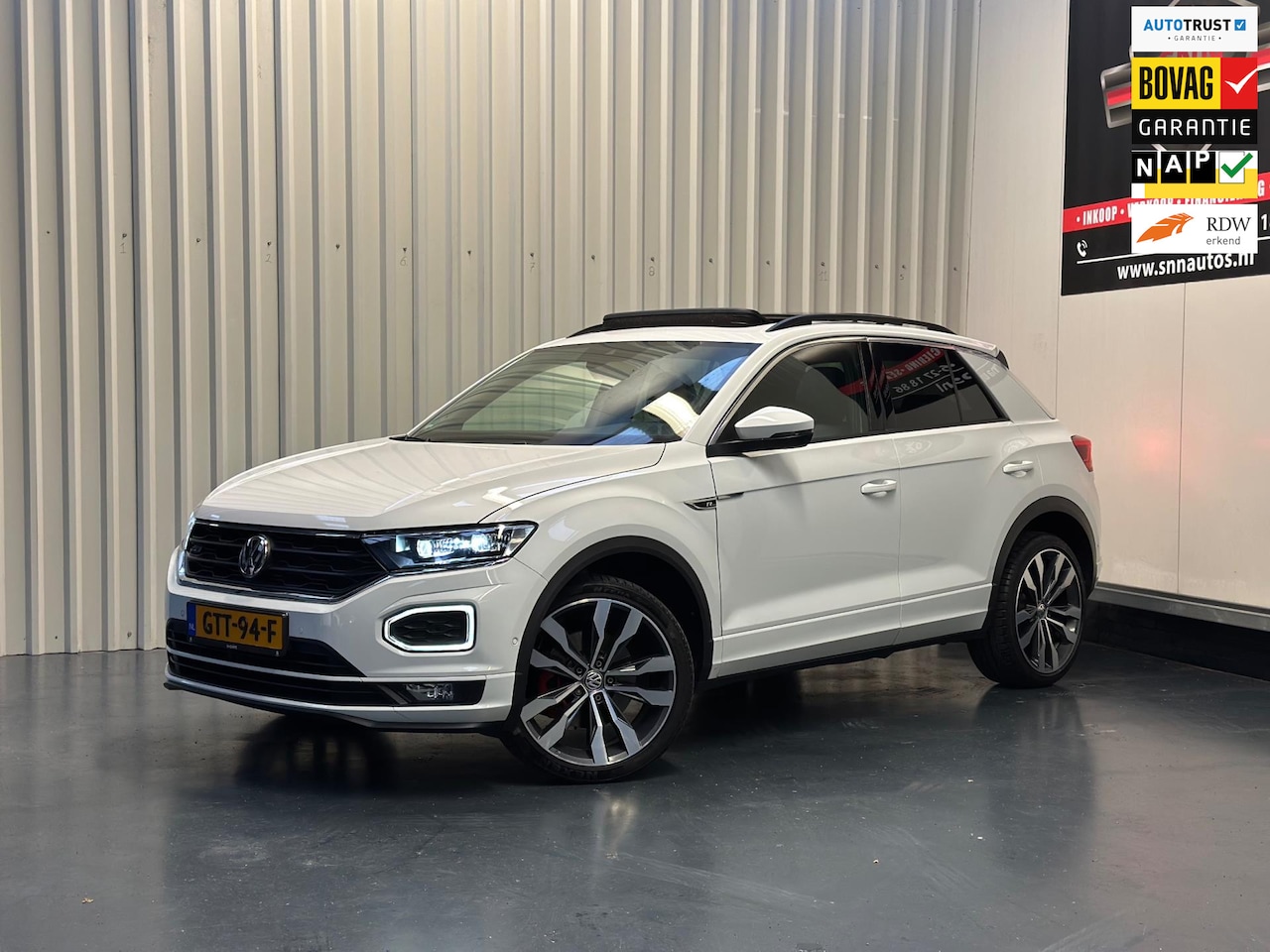 Volkswagen T-Roc - 1.5 TSI Sport Business 3x R-Line Pano Keyless - AutoWereld.nl