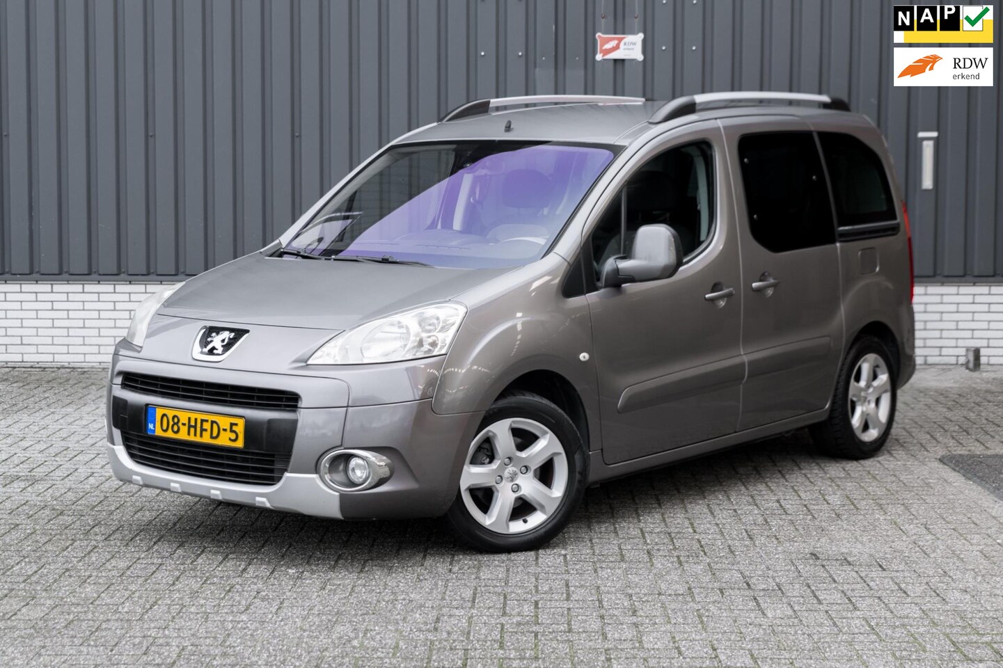 Peugeot Partner Tepee - 1.6 XT Executive*Volledig Onderhouden* - AutoWereld.nl