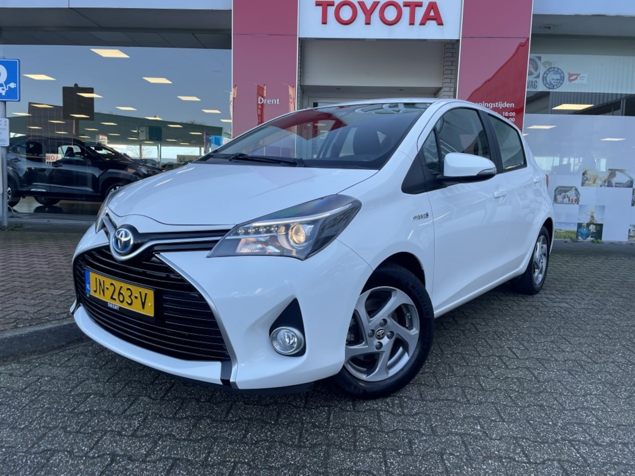 Toyota Yaris - 1.5 Hybrid Trend | Navi | Achteruitrijcamera | Bluetooth - AutoWereld.nl