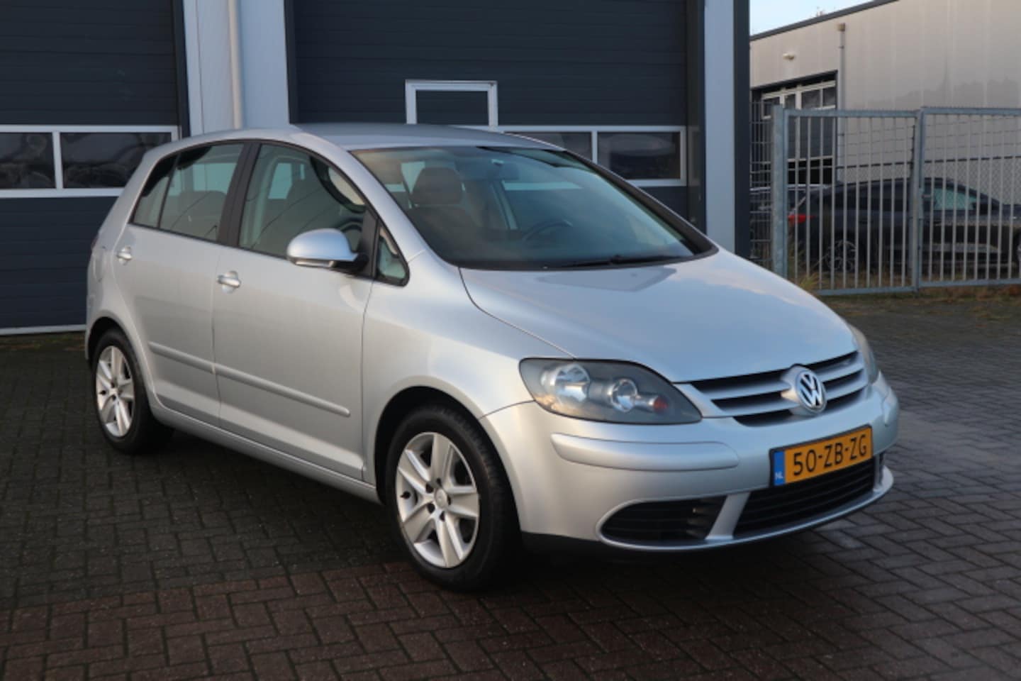 Volkswagen Golf Plus - 1.6 FSI Optive 3 AUTOMAAT - AutoWereld.nl