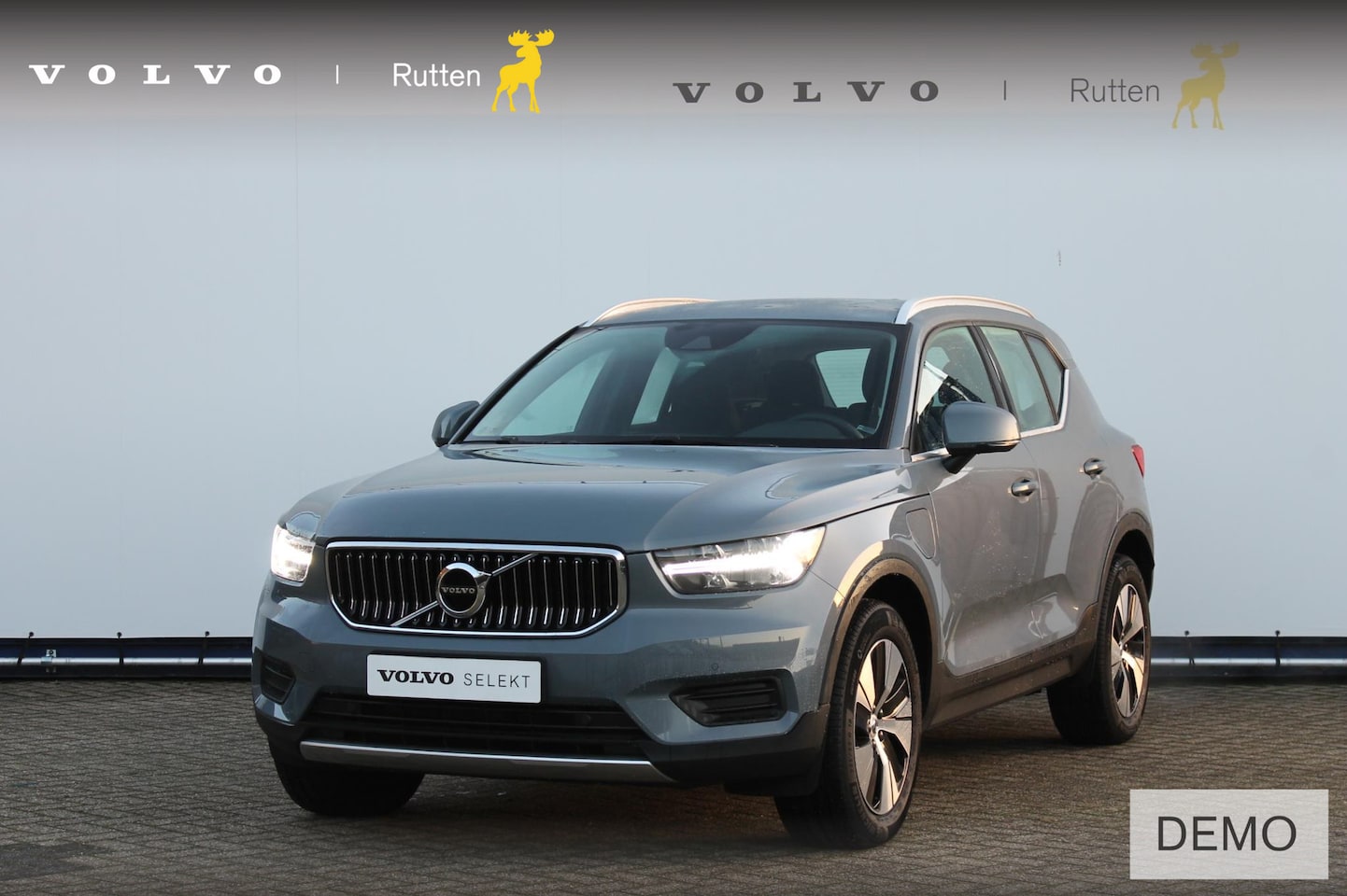 Volvo XC40 - T4 211PK Automaat Recharge Inscription Expression Navigatie / Parkeersensoren voor en acht - AutoWereld.nl