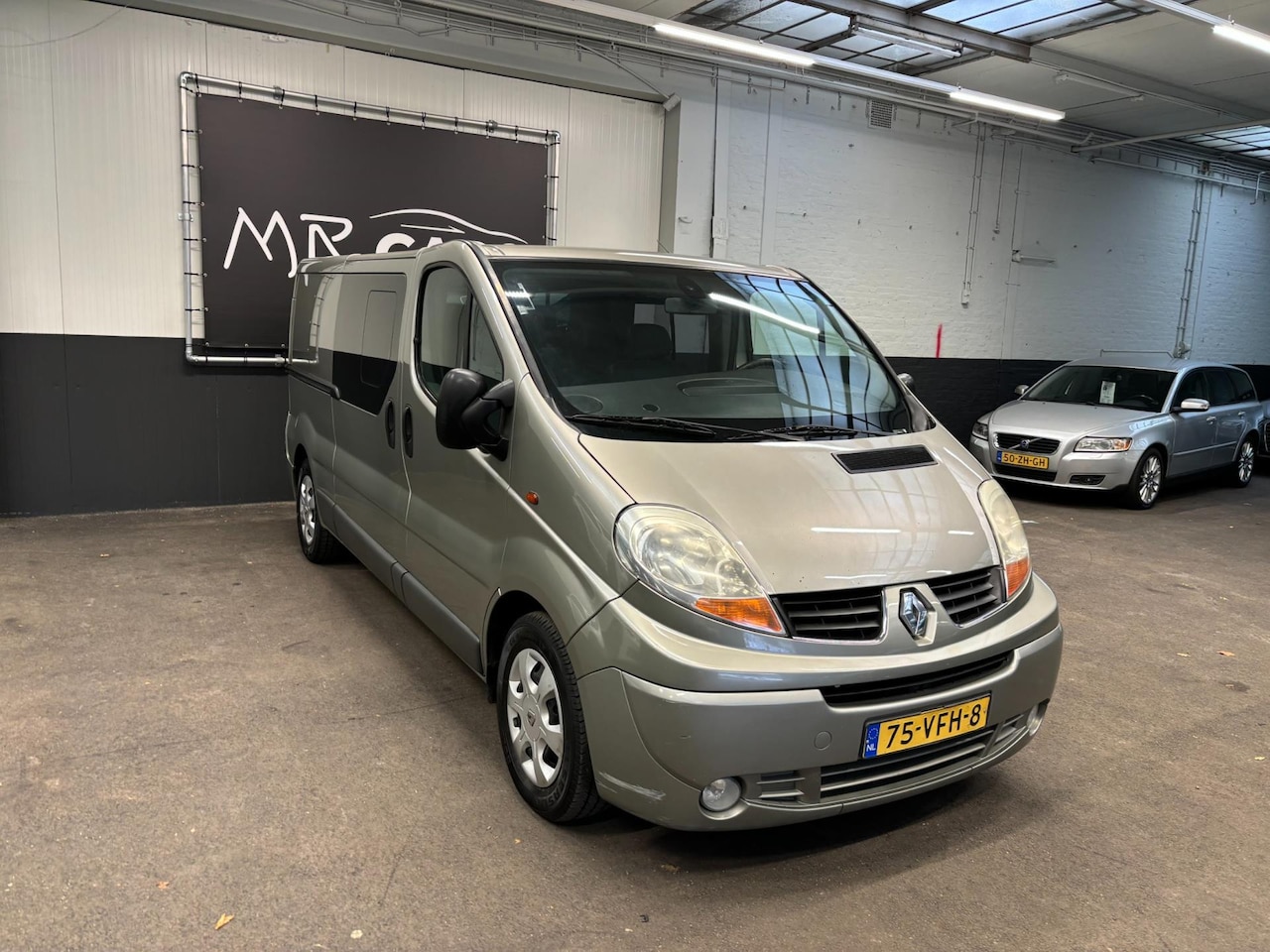 Renault Trafic - 2.5 dCi T29 L2H1 DC Automaat /Airco - AutoWereld.nl