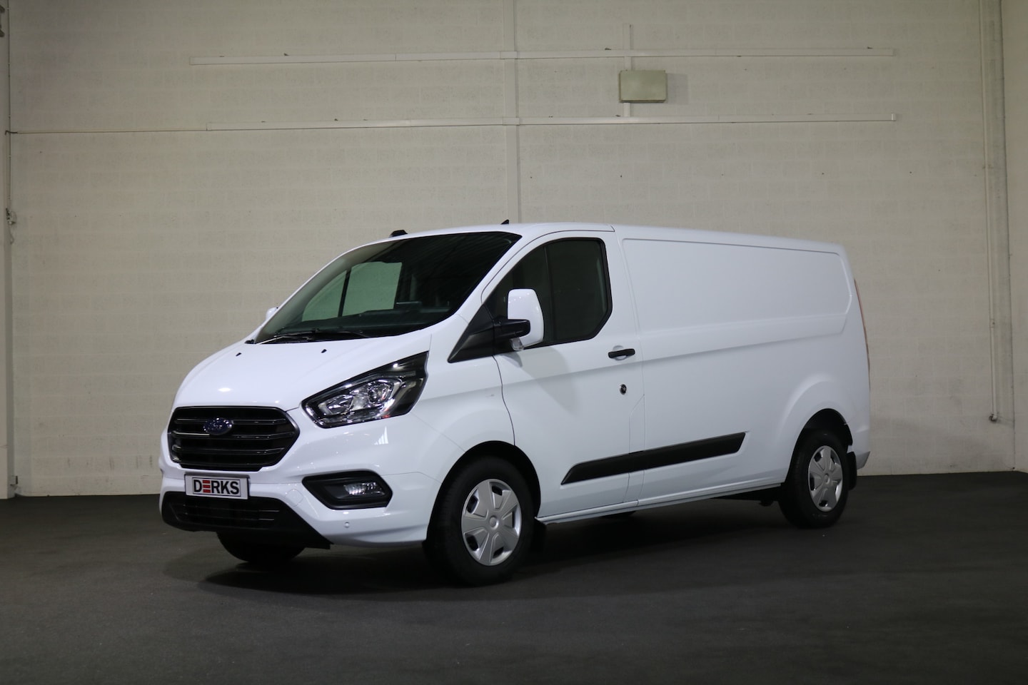 Ford Transit Custom - 2.0 TDCI 130pk L2 H1 Trend Automaat Airco Camera Apple Carplay - AutoWereld.nl