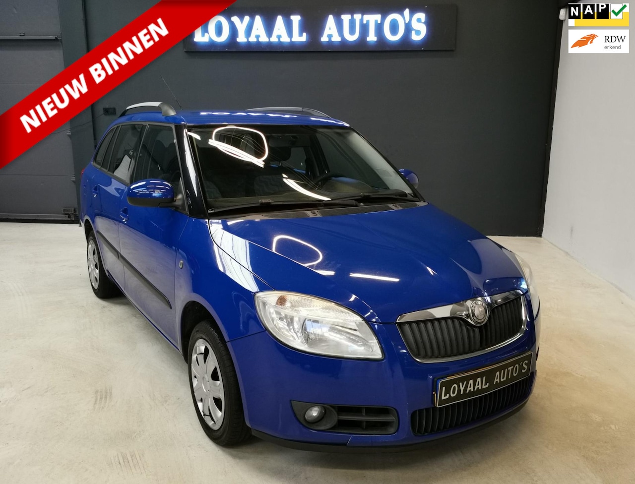 Skoda Fabia Combi - 1.4-16V Ambiente | AIRCO | CRUISE | TREKHAAK | PDC | NAP | APK. - AutoWereld.nl