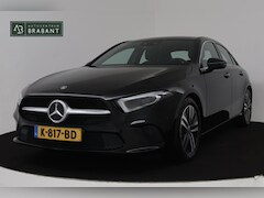 Mercedes-Benz A-klasse - 180 Business Solution Luxury Automaat (SFEERVERLICHTING, NAVIGATIE, CAMERA, PDC, NL-AUTO,