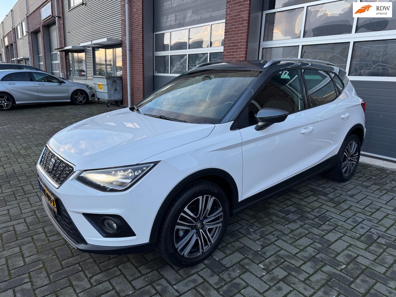 Seat Arona - 1.0 TSI DSG Xcellence LED Navi Carplay Cruise PDC - AutoWereld.nl