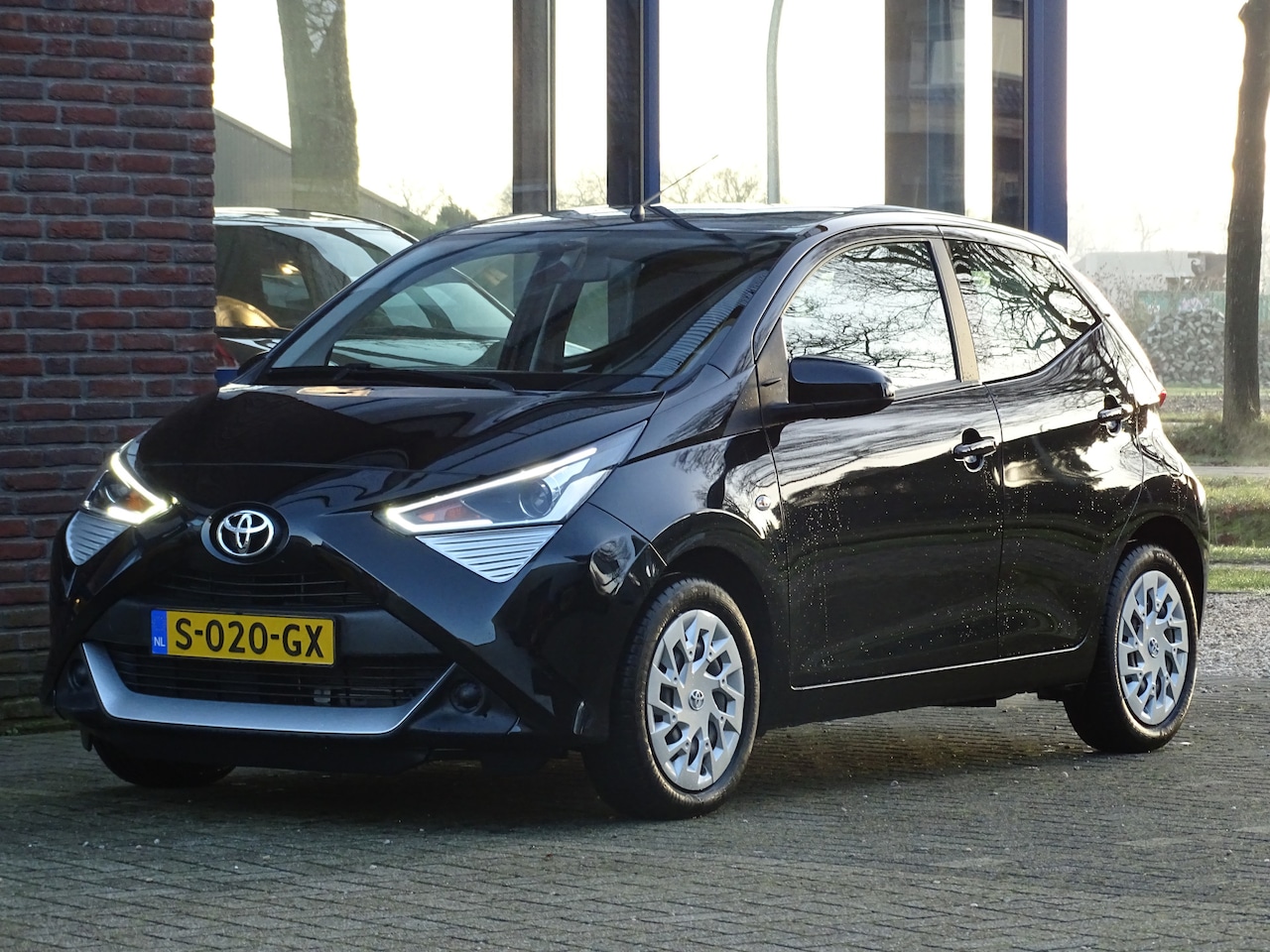 Toyota Aygo - 1.0 VVT-i x-joy 1.0 VVT-i x-joy - AutoWereld.nl