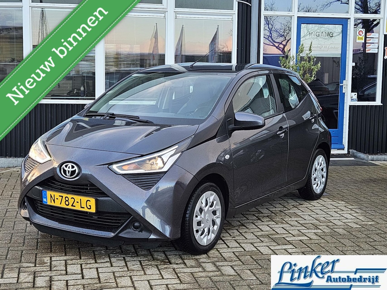 Toyota Aygo - 1.0 VVT-i x-play CAMERA CARPLAY GEEN AFLEVERKOSTEN - AutoWereld.nl