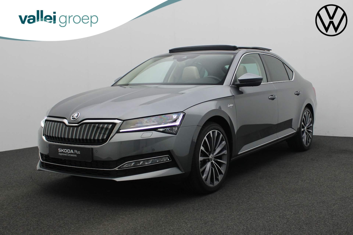 Skoda Superb - 1.4 TSI iV 218PK DSG Laurin & Klement | Pano | Trekhaak | Matrix LED |  Leder | Stoelventi - AutoWereld.nl