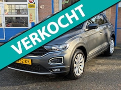 Volkswagen T-Roc - 1.5 TSI Style Business|Zeer lage km.+NAP|BTW-auto|Trekhaak|Stoelverwarming|Parkeersensoren