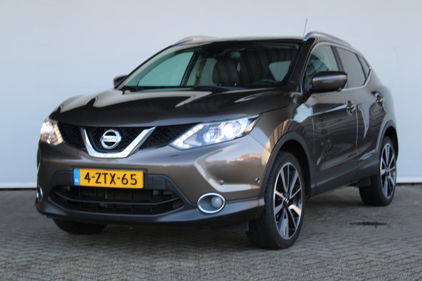 Nissan Qashqai - 1.2 Connect Edition | Leder | Panoramadak | 360 Camera | - AutoWereld.nl