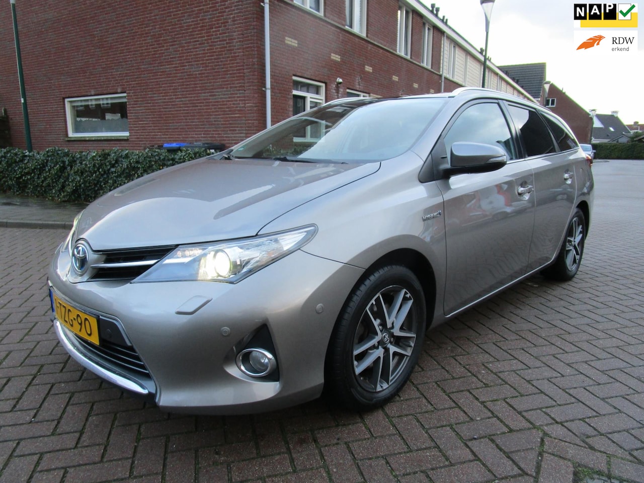 Toyota Auris Touring Sports - 1.8 Hybrid pano,clima, camera,lm - AutoWereld.nl