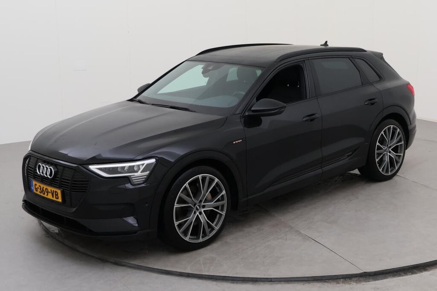 Audi e-tron - e-tron 55 quattro advanced 95 kWh BLACK - AutoWereld.nl