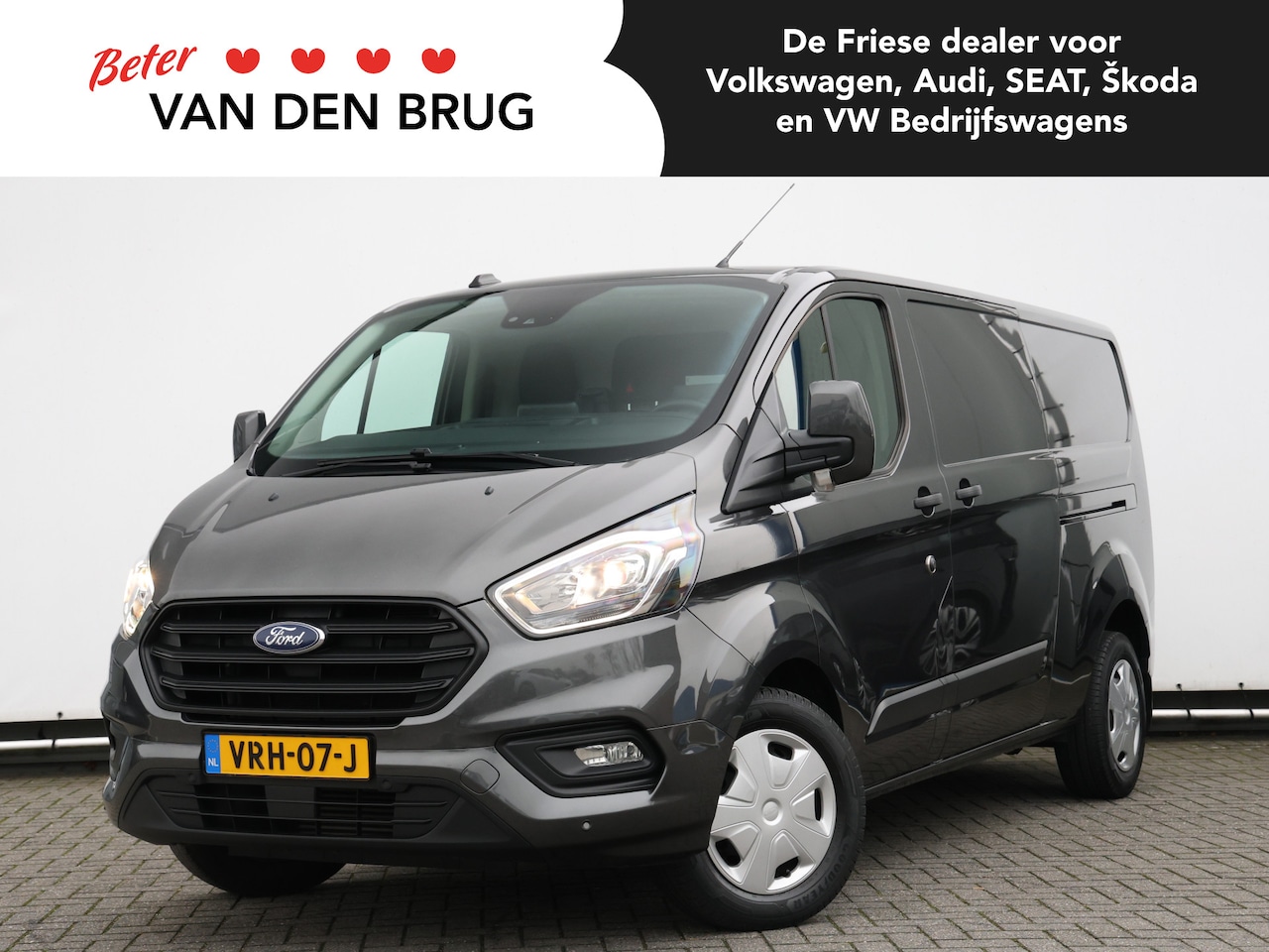 Ford Transit Custom - 300 2.0TDCI 130PK Automaat L2H1 Limited | Airco | Cruise | Navi | PDC| Camera | Trekhaak | - AutoWereld.nl