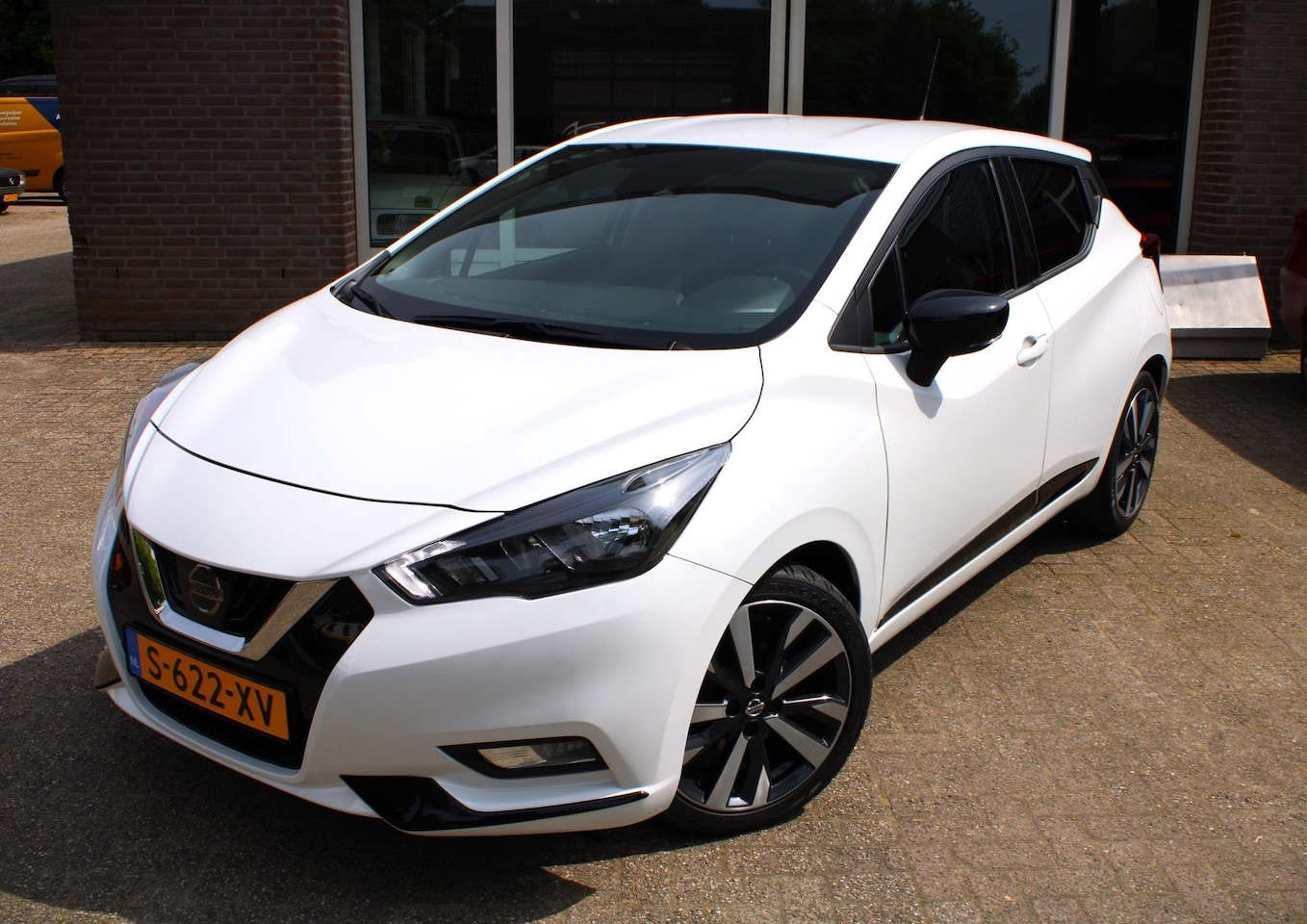 Nissan Micra - 1.0 N-Design Airco, Parksens. A, Cruise control, NAVI, Bose speakers, Bluetooth, Elektrisc - AutoWereld.nl