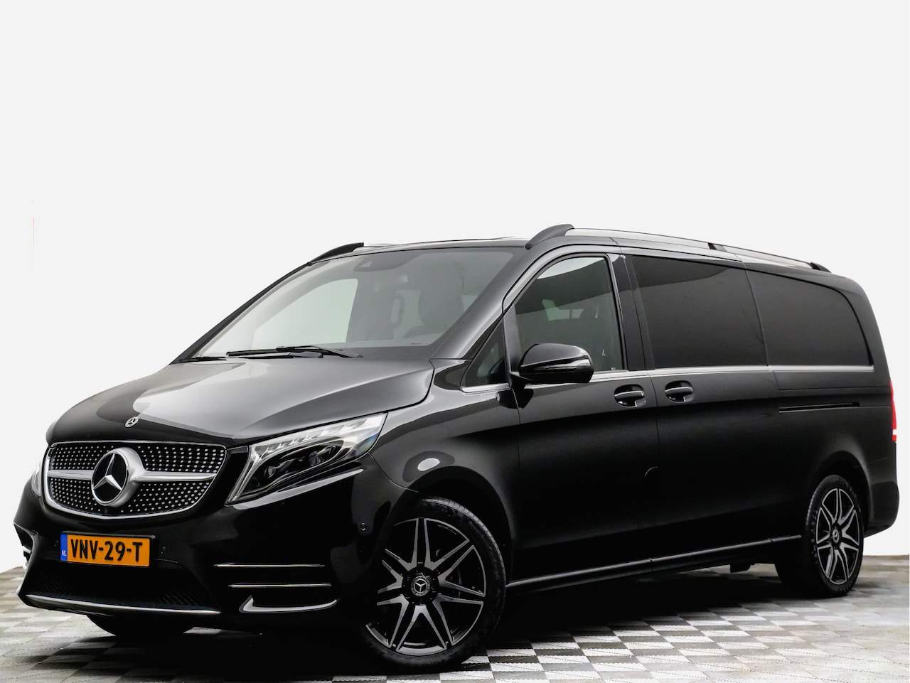 Mercedes-Benz V-klasse - 300d Extra Lang 240pk Aut DC AMG Avantgarde Edition (carbon,360,burmester,leer) - AutoWereld.nl