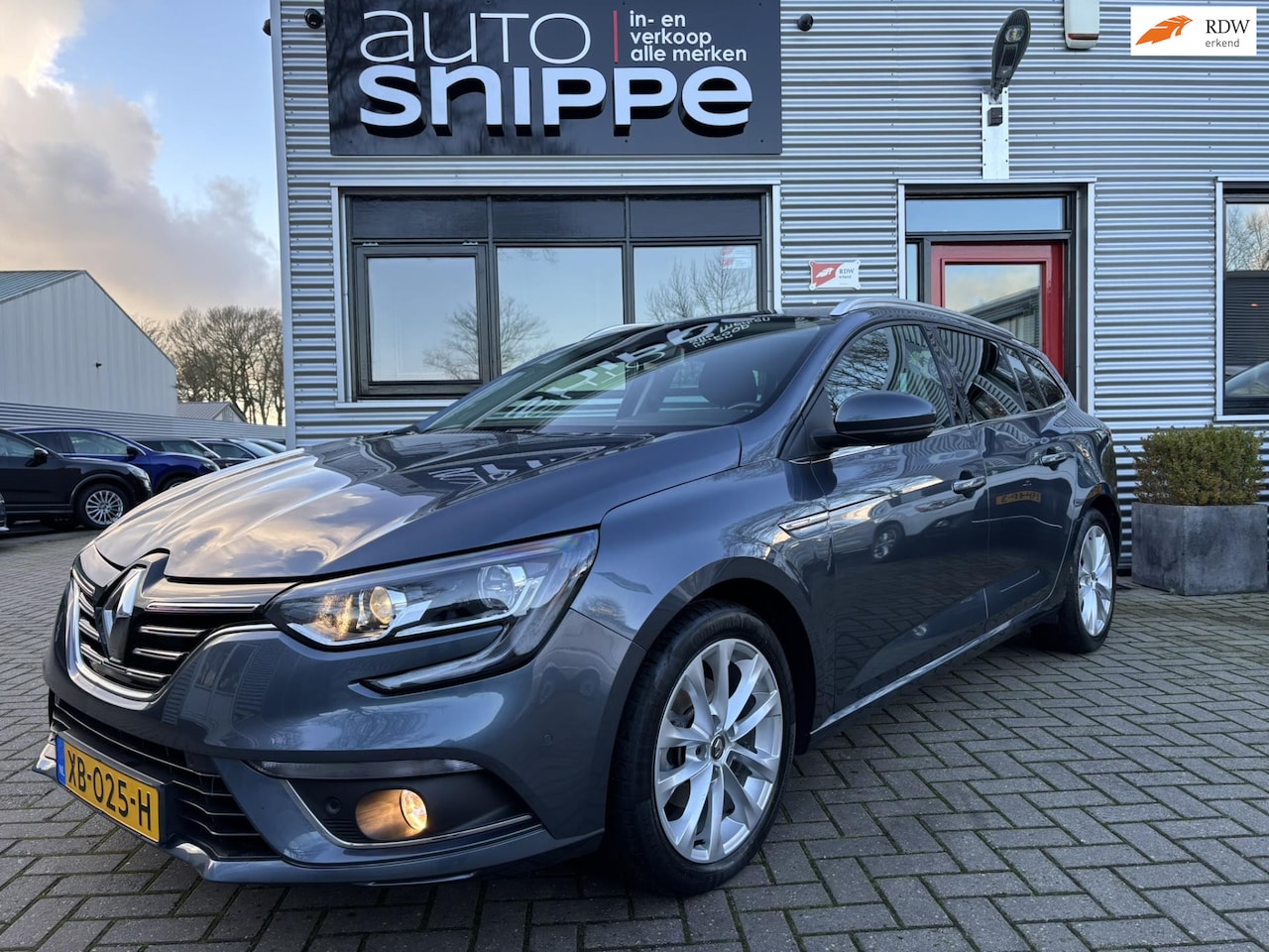 Renault Mégane Estate - 1.2 TCe Limited -AUTOMAAT-DODE HOEK ASSIST-KEYLESS-TREKHAAK-1700 KG TREKGEWICHT-DEALER OH! - AutoWereld.nl