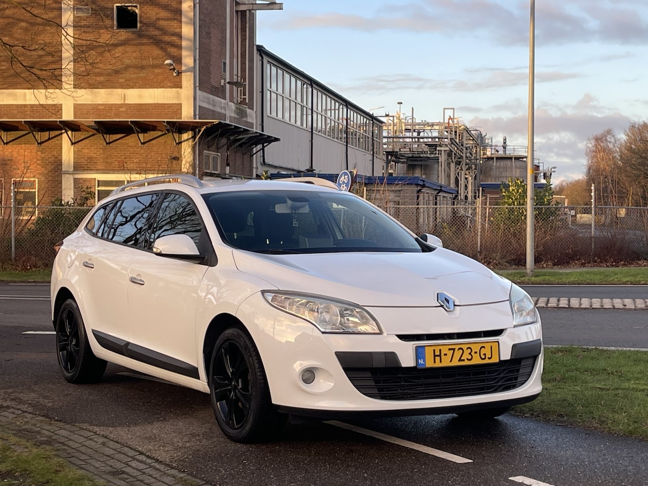 Renault Mégane Estate - 1.4 TCe Expression | Navigatie Carplay | LM Velgen | APK 8-2025 | Achteruitrijcamera | Par - AutoWereld.nl