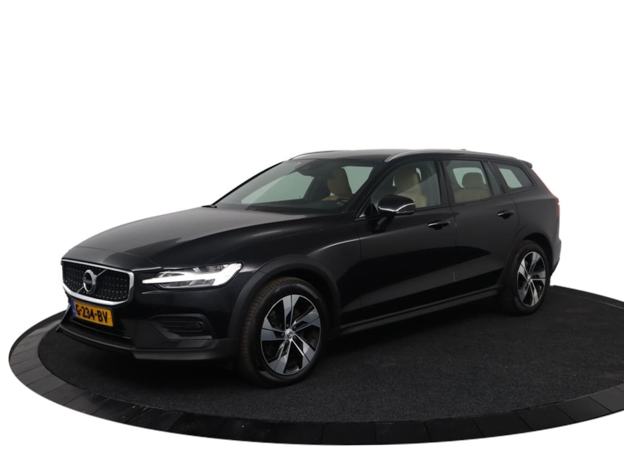 Volvo V60 Cross Country - T5 AWD Pro | Parkeercamera | Parkeersensoren V+A | Trekhaak |Stoelverwarming | DAB+ | - AutoWereld.nl