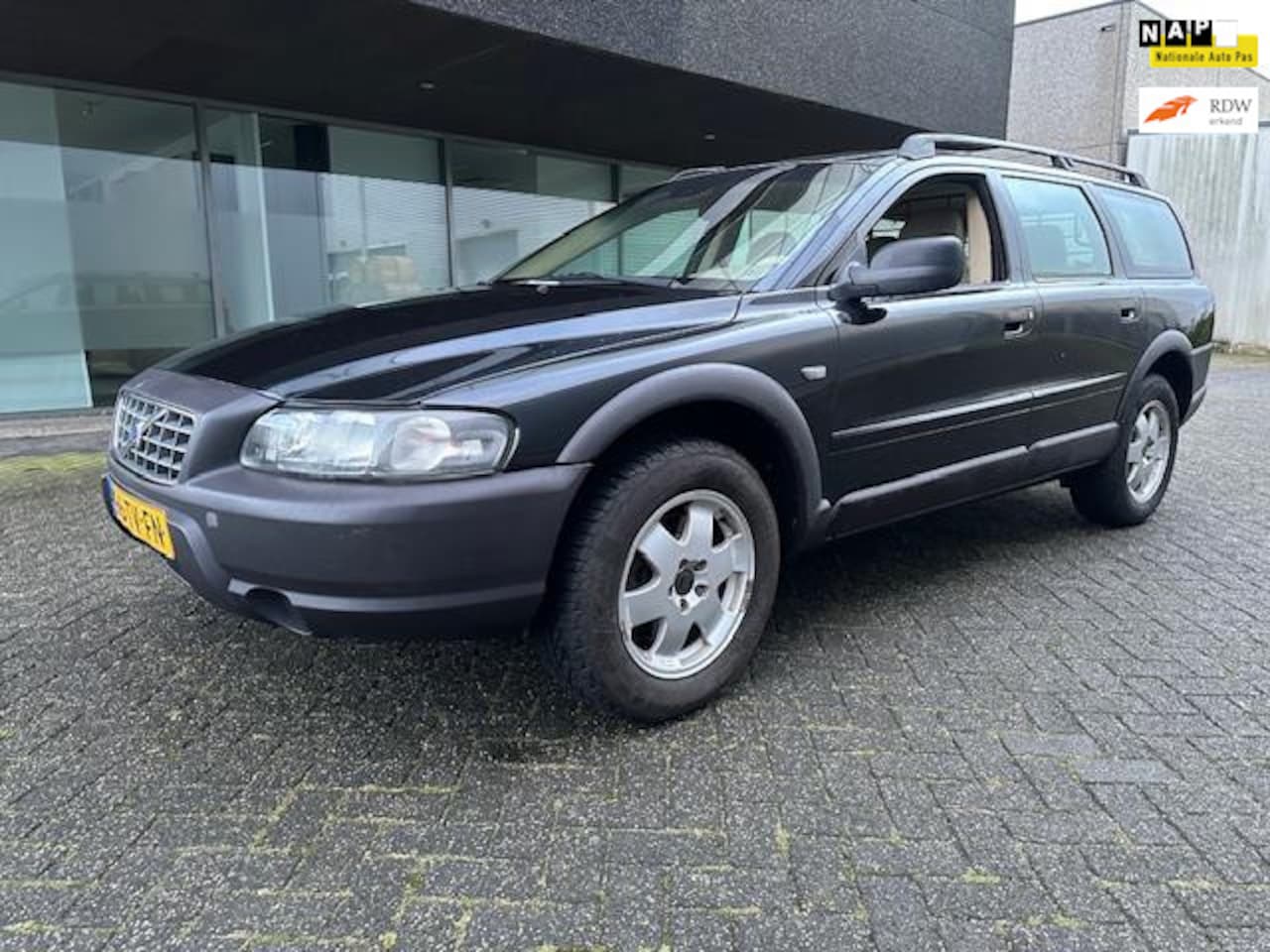 Volvo V70 Cross Country - 2.4 T 4*4 CLIMAT BJ 8-2002 APK 1-2026 - AutoWereld.nl