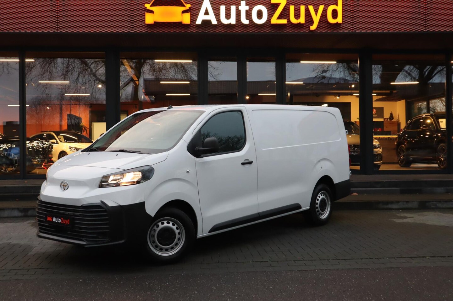 Toyota PROACE Long Worker - 2.0 D-4D Challenger Diverse Nieuwe Long Worker met 10j garantie 145pk / CarPlay / Airco - AutoWereld.nl