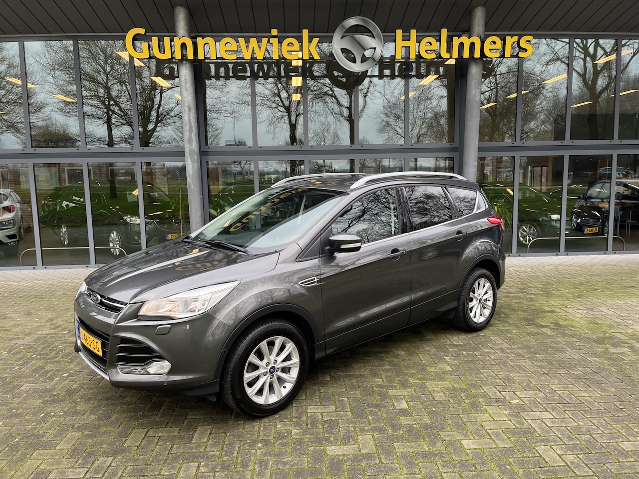 Ford Kuga - 1.5 Titanium | CRUISE CONTROL | NAVIGATIE | PDC VOOR & ACHTER | STOELVERWARMING | TREKHAAK - AutoWereld.nl