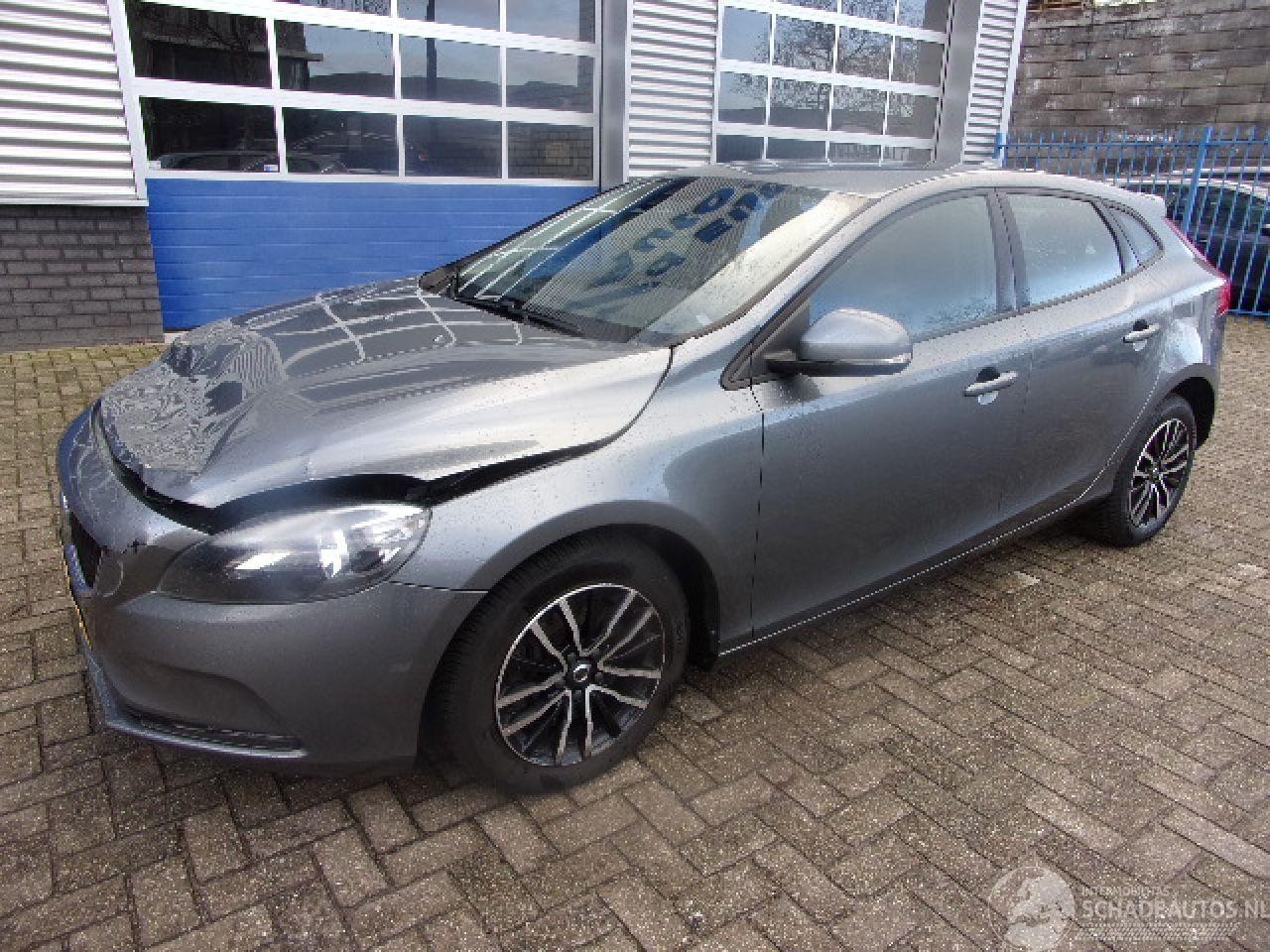 Volvo V40 - V-40 1.5 T3 AUTOMAAT R-DESIGN - AutoWereld.nl