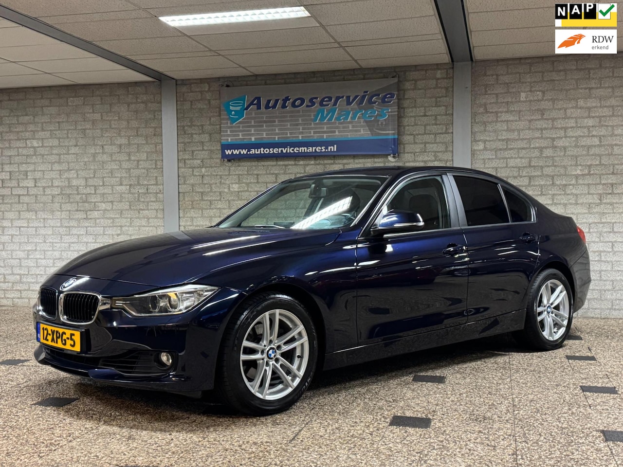 BMW 3-serie - 320i High Executive 320i High Executive, navi prof, sportleder, cruise, Xenon, PDC, 17" LM - AutoWereld.nl