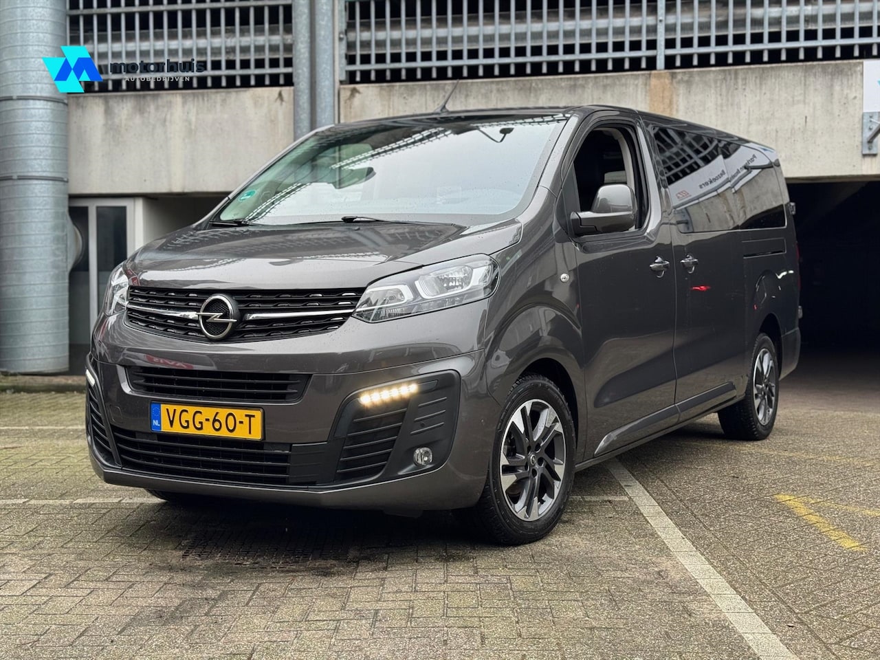 Opel Vivaro - 2.0 CDTI 180PK L3H1 AUTOMAAT DUBBEL CABINE INNOVATION NAVI HUD LEDER TREKHAAK CAMERA NAP - AutoWereld.nl