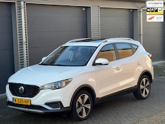 MG ZS - EV Luxury 45 kWh, panoramadak, leder, eerste eigenaar, nederlandse auto met nationale auto