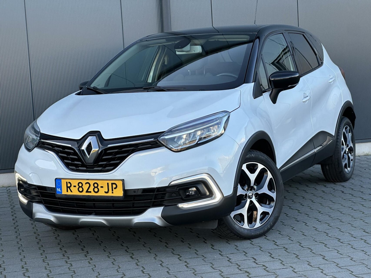 Renault Captur - 1.2 TCe Intens Camera - CarPlay - Leder - Led Koplampen - Automaat - AutoWereld.nl