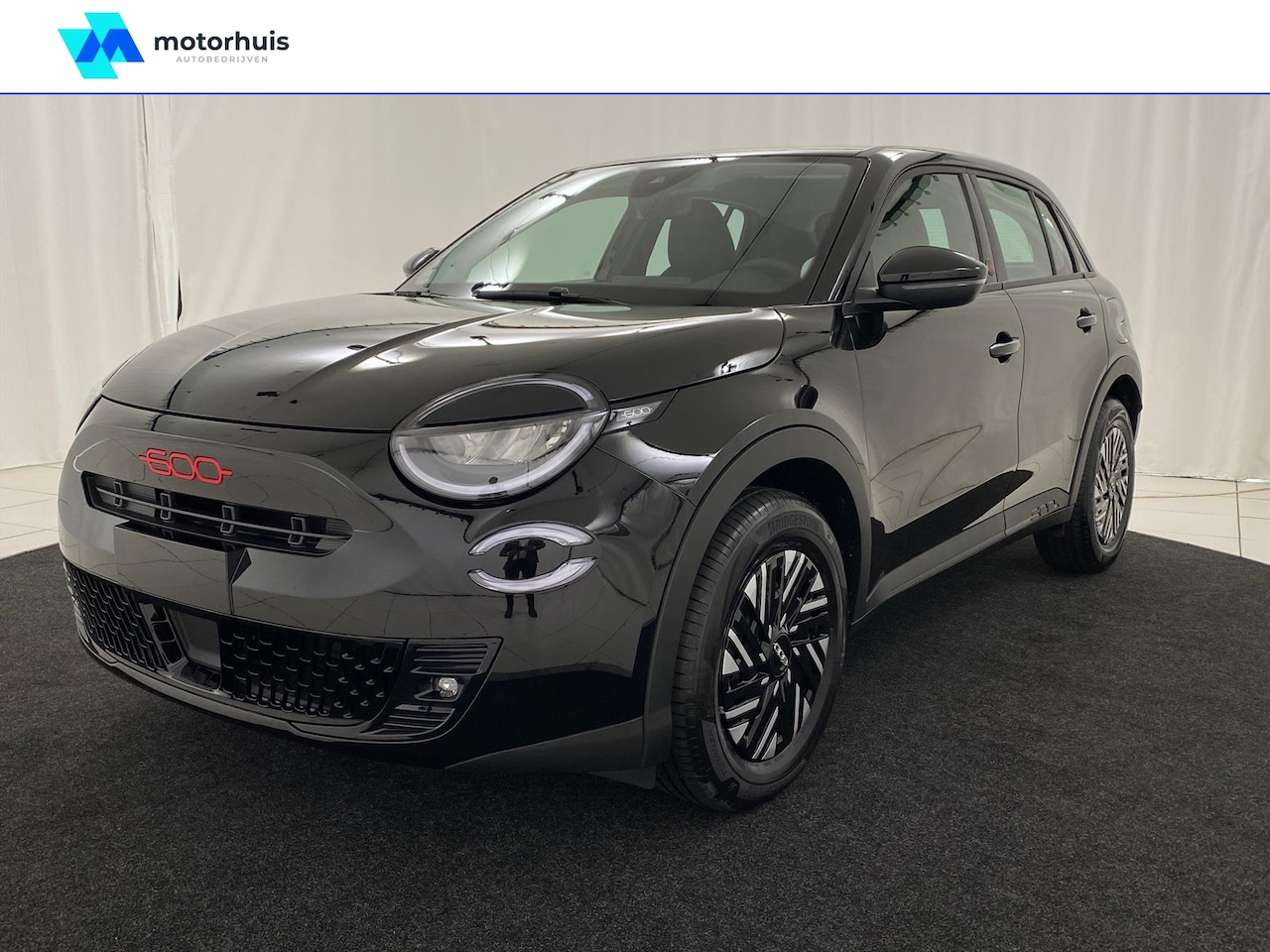 Fiat 600 - 54kWh 156pk Aut Red / Parkeersensoren / Apple Carplay - Android auto - AutoWereld.nl