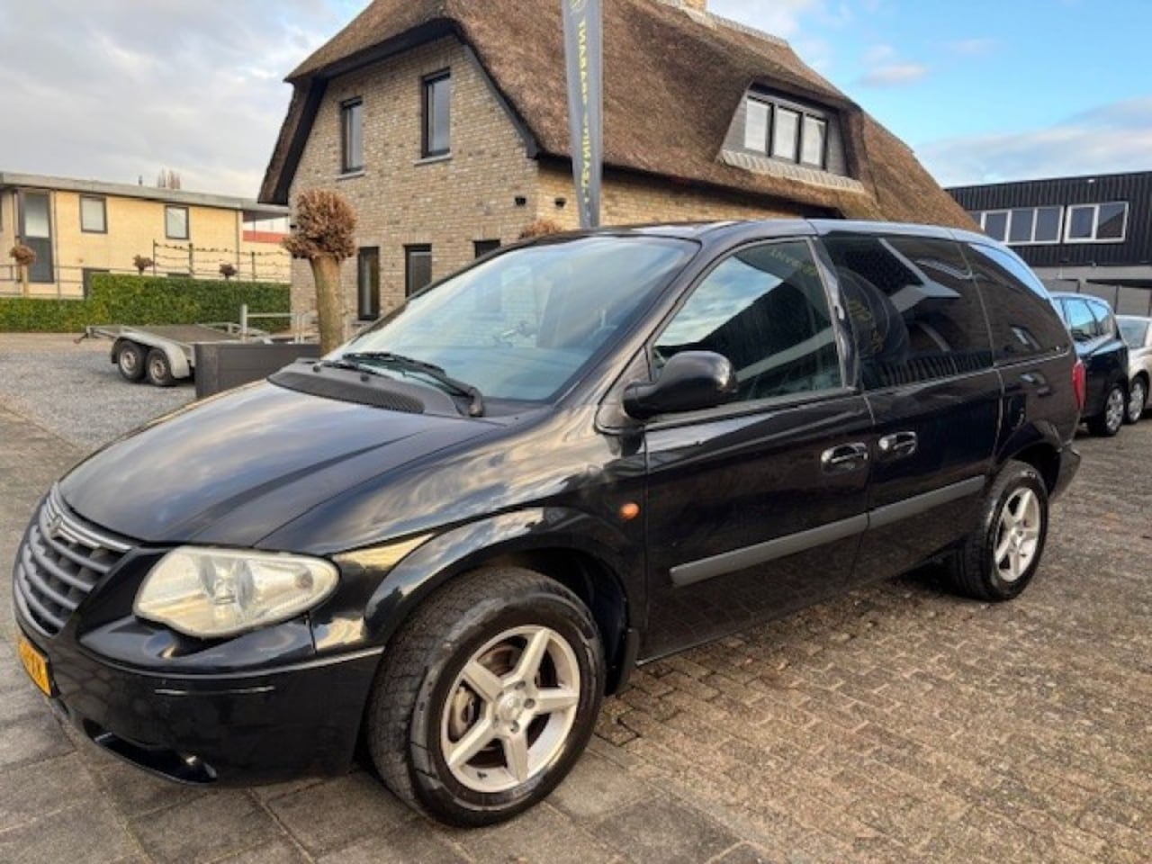 Chrysler Voyager - 3.3i V6 SE Luxe 3.3I V6 SE LUXE - AutoWereld.nl