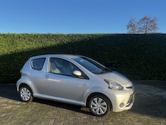 Toyota Aygo - 1.0 VVT-I NOW Airco I Navi I Elec. Rmn I 74.282 KM