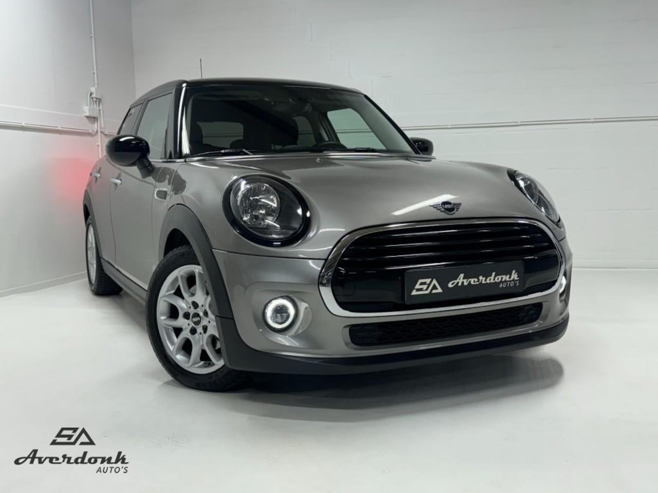 MINI Cooper - 1.5 BUSINESS EDITION 5DRS 136PK AUT. Clima/Carplay/Navi/PDC - AutoWereld.nl