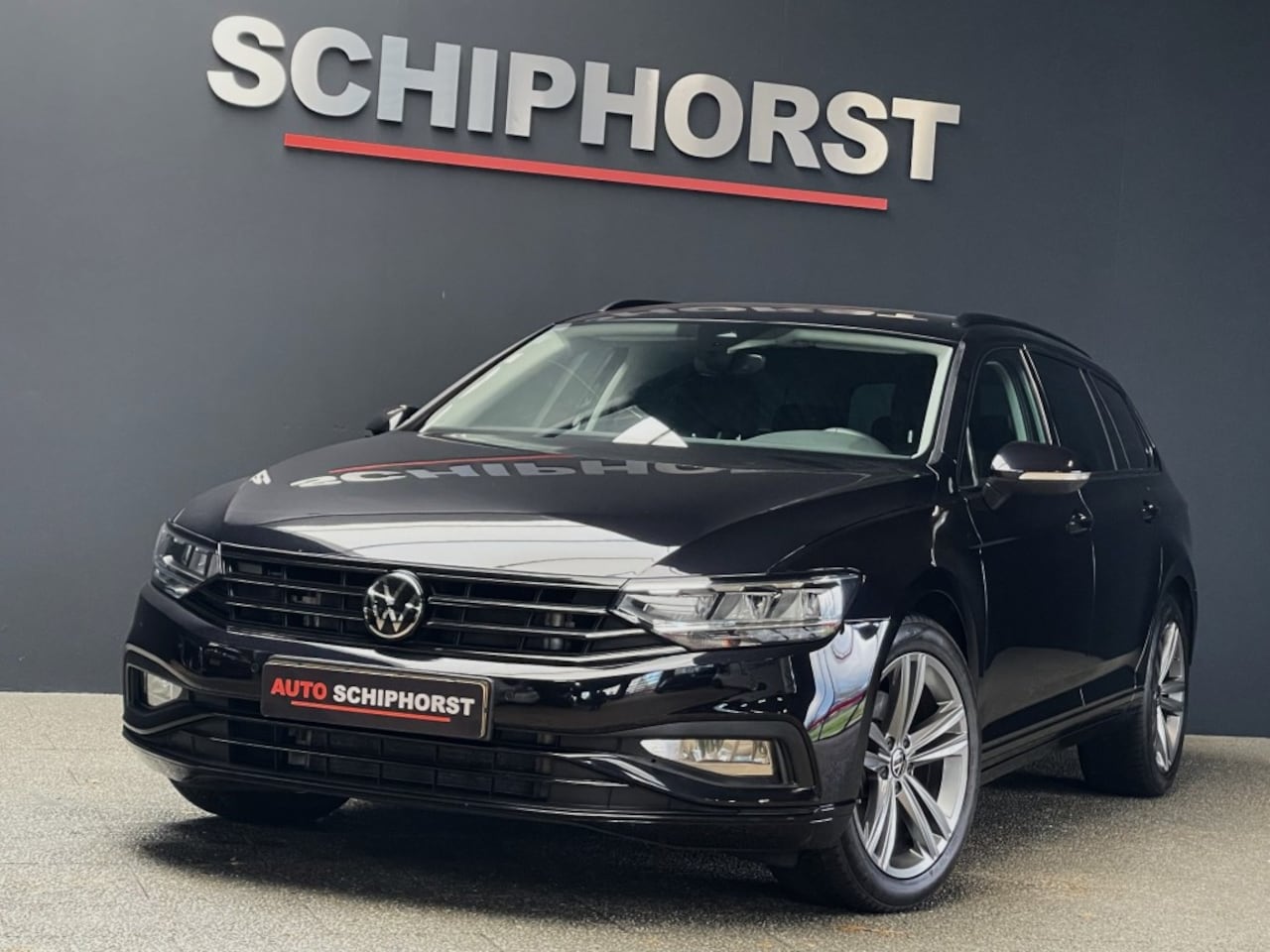 Volkswagen Passat Variant - Variant 1.5Tfsi Led/Acc/Dsg/trekhaak/18 inch R-line/blackline - AutoWereld.nl