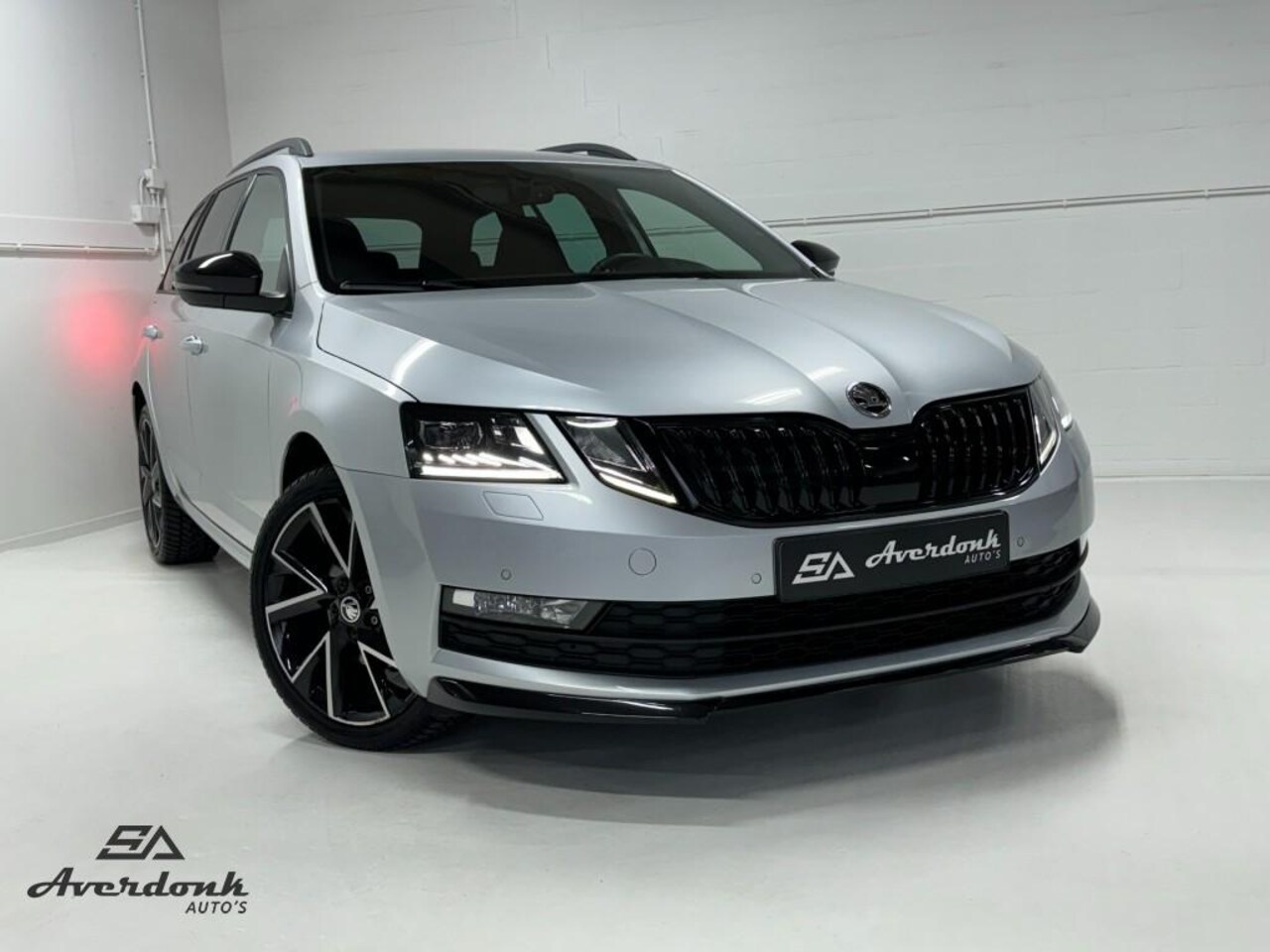 Skoda Octavia Combi - COMBI TSI 116PK SPORT BUSINESS Trekhaak/Led/Cam/Dealerondh - AutoWereld.nl