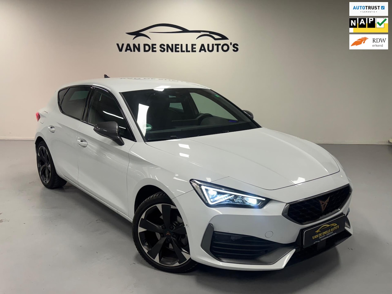 CUPRA Leon Sportstourer - 1.5 eTSI Business Edition SFEER/KEYLESS/SPORTMODUS/HULPSYSTEMEN - AutoWereld.nl