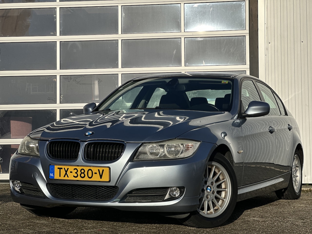 BMW 3-serie - 320i Business Line 170pk | Automaat | Bluetooth | Cruise Control | Climate Control | PDC-a - AutoWereld.nl