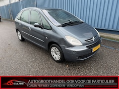 Citroën Xsara Picasso - 1.6i-16V Caractère Clima, Parkeer sensoren, Lichte schade