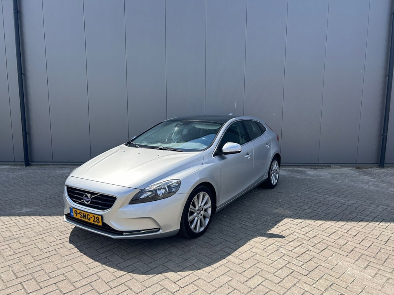 Volvo V40 - 1.6 D2 Momentum pano injector defect - AutoWereld.nl