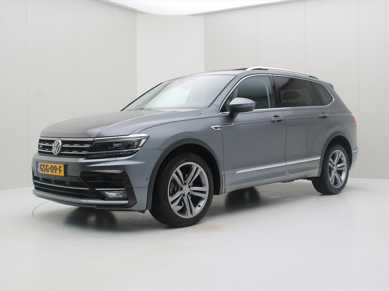 Volkswagen Tiguan Allspace - 1.5 TSI 150pk DSG7 Highline R [ TREKHAAK+PANO+ACC+LED+LEDER+VIRTUAL+CARPLAY ] - AutoWereld.nl